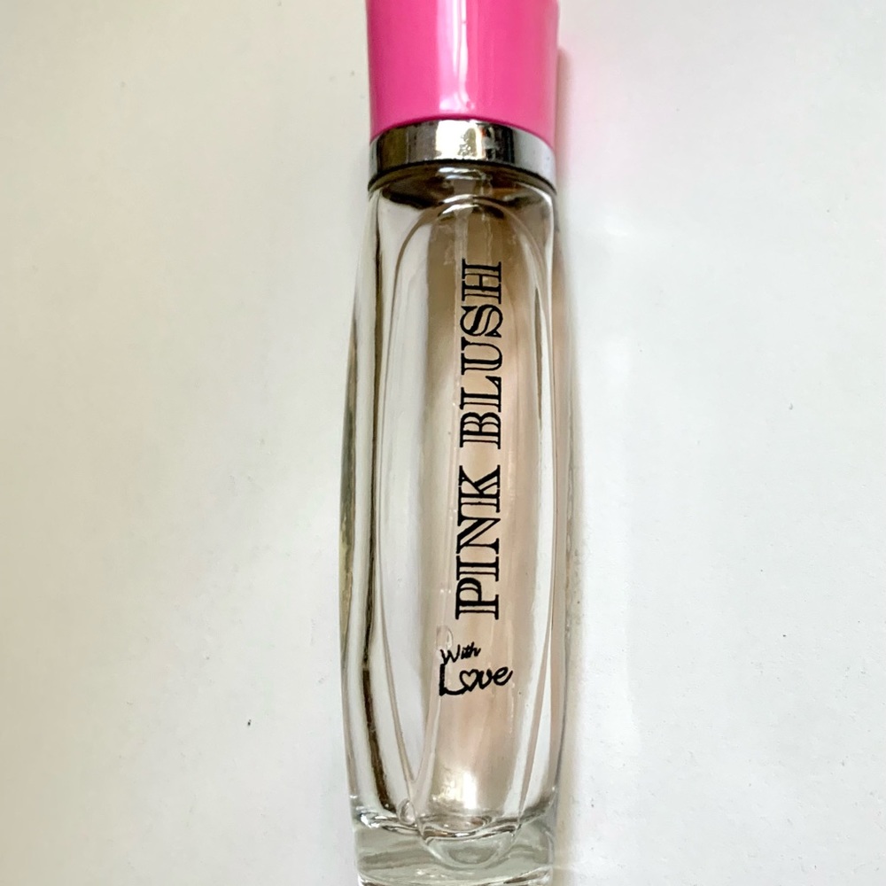 ❤️ ISO Pink Blush perfume, I believe it’s by Victoria’s Secret